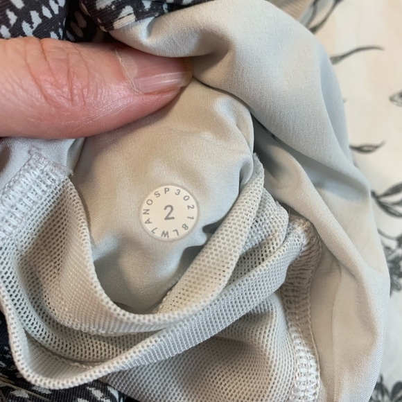 Lululemon on the Fly short - Picture 6 of 6